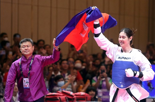 Sorn Seavmey - Cambodian martial arts "goddess" won the SEA Games medal