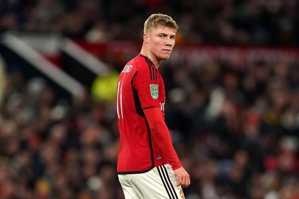 Rasmus Hojlund warned at Man Utd